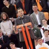 Виктор Орбан опитва да се върне на премиерския пост