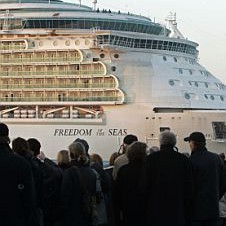 Ship of the Seas претендира да е по-голям от Queen Mary