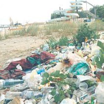 Боклуци на бургаския плаж
