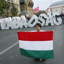 Демонстрантите в Будапеща: “Szabadsac“ (Свобода)