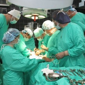 Френският екип извършва трансплантация на бъбрек на 15-годишното дете в “Пирогов“