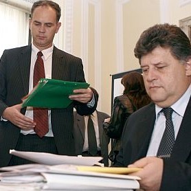 Шефът на Агенция “Митници“ Асен Асенов и зам.-финансовият министър Георги Кадиев бяха изслушани от Парламентарната комисия за борба с корупцията
