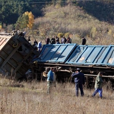 Над 30 работника участваха във възстанояване на жп линията