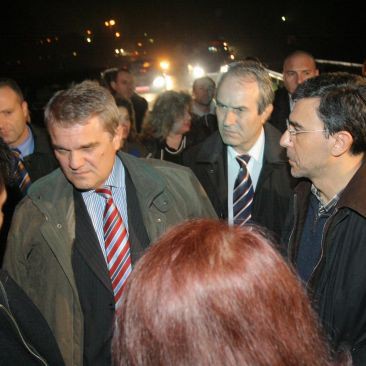 Министрите Вълчев, Петков, Гайдарски и Емел Етем посетиха мястото на катастрофата
