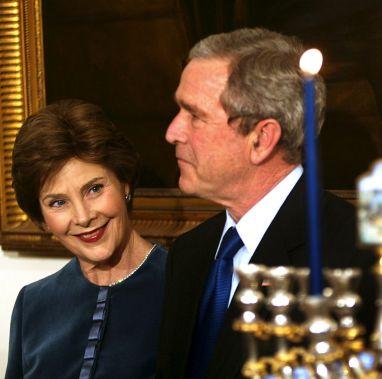 Лора и Джорд Буш на прием в Белия дом, 18 декември 2007 г.