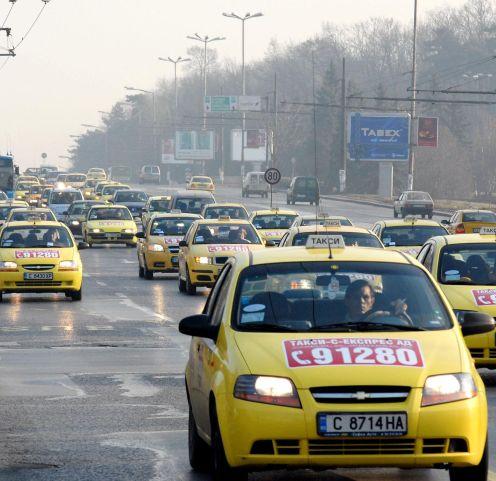 Около 6000 таксита в София ще плащат по 850 лв. годишен данък