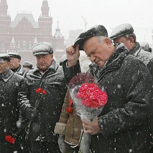 Зюганов и съпартийците му поднесоха цветя послучай рождения ден на Ленин - 21 януари