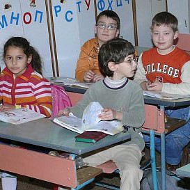 Докато в Североизточна България децата излизат в дървена ваканция, хасковските ученици сендаха пак на чиновете си