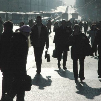 Градският транспорт спря и хората тръгнаха пеша по Цариградско шосе