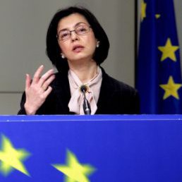 Меглена Кунева на еврокомисарската трибуна