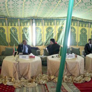 Политическите си срещи Кадафи обикновено провежда в палатка