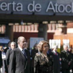 Кралят на Испания Хуан Карлос и Кралица София на възпоменателна церемония пре мадридската гара Аточа на 11 март 2007 г.