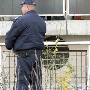 Полицаи разследват самоубийство в София