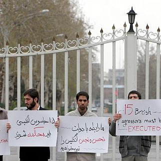 Ирански ислямисти поискаха смъртта на 15-те британци