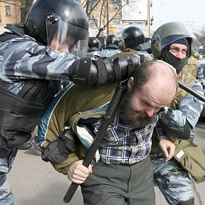 Потушаване на митинг на опозицията в Петербург