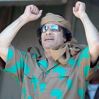 Кадафи произнася слово от резиденцията си по случай 21 години от бомбардировките на САЩ над Триполи