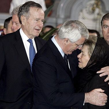 Джон Мейджър и Джордж Буш-старши изказват съболезнования на вдовицата на Елцин