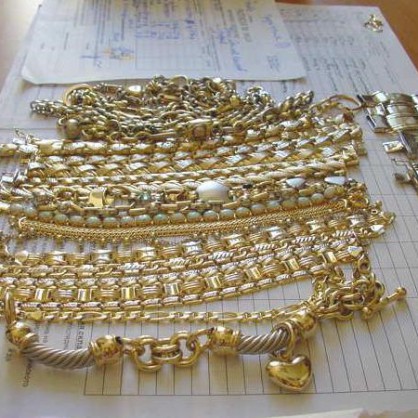 534 грама златни накити уви около себе си контрабандистка, хваната на ГКПП Лесово