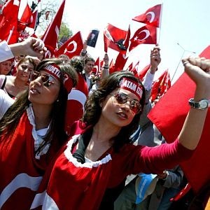 Много от турците протестираха срещу кандидата за президент Абдулах Гюл