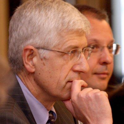 Станишев прати в отпуск Овчаров заради скандала с Александров