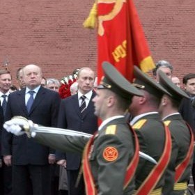Президентът Путин и премиерът Фрадков в Деня на победата