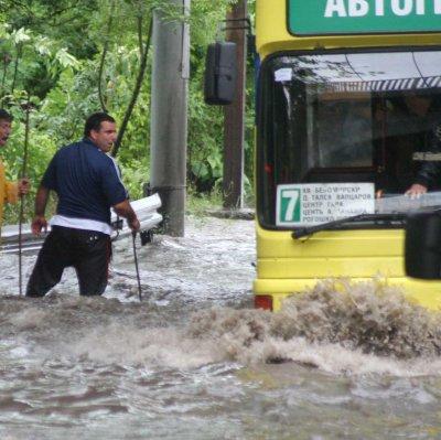 Наводнен от пороя подлез в Пловдив