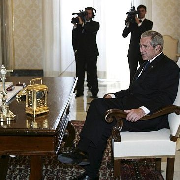 Буш в тексаска поза пред папата