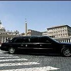 Лимузината на Буш, която се транспортира навсякъде с президентския джъмбо