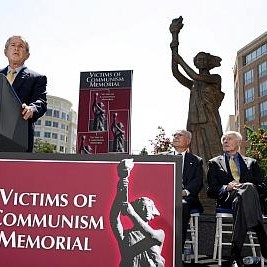 Буш на церемония за откриване на Паметника на жертвите на комунизма във Вашингтон