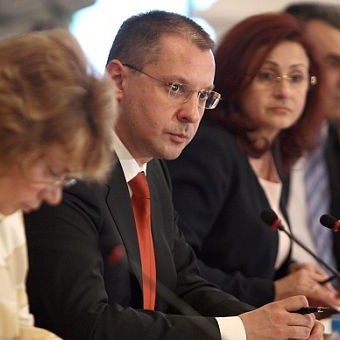 Сергей Станишев, вицепремиерът Емел Етем и министрите Емилия Масларова и Пламен Орешарски