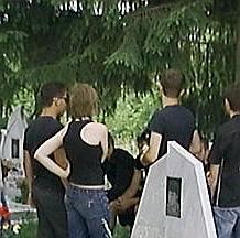 Стотици се стекоха на погребенията на загиналите в катастрофата в Перник младежи