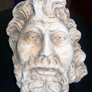 Мраморна глава на Зевс, открита във вила край Русе