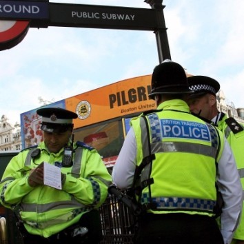 Полицията в Лондон е навсякъде след новите опити за атентати