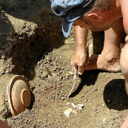 В древния некропол край село Тополчане бяха открити 7 гроба