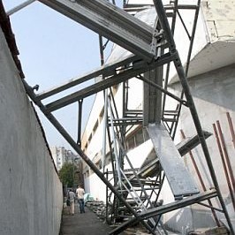 Петима работници паднаха от строително скеле на строеж в  Младост