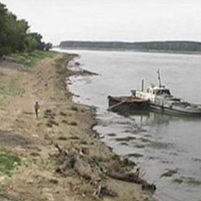 Рекордно ниски нива на Дунав при Оряхово затвориха пристанището