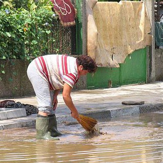 2 дни след потопа улиците на Цар Калоян са пълни с вода