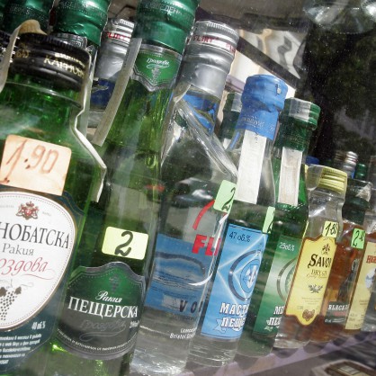 Посочиха трите фирми-производители на алкохол, с гръб от държавата