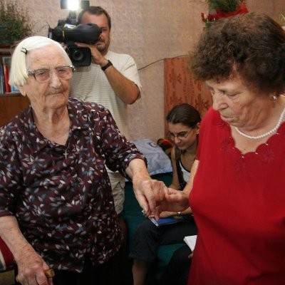 Най-възрастната жена във Варна навърши 105 г. Баба Велика с дъщеря си