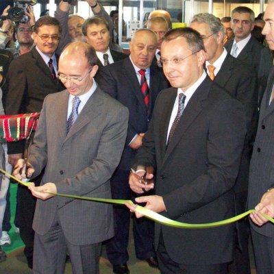 Премиерът Сергей Станишев прерязва лентата при официалното откриване на панаира