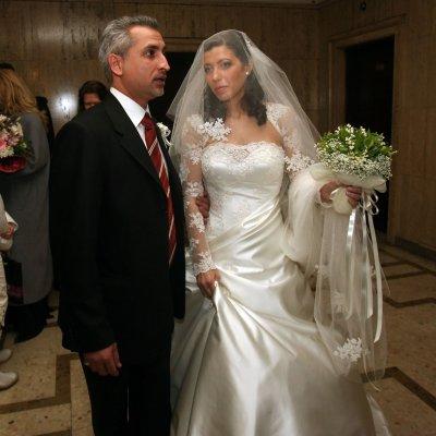 Д-р Ашраф сключи брак с Оля в Столичния общински съвет, където ги венча столичния кмет Бойко Борисов пред роднини и приятели