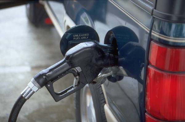 Сенатът на САЩ определя задължителен среден разход на всички видове автомобили до 2020 г., като целта е икономията на гориво да