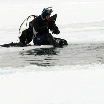 Вололази разбиха дупка в езерото в  Дружба  за хвърляне на кръста за Богоявление