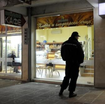 Полицията разпитва свидетели на обира в сладкарница  Нилана” в столичния квартал „Лозенец