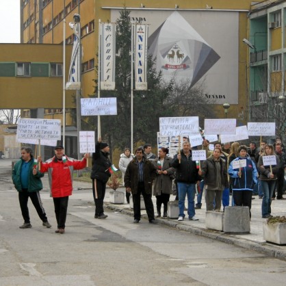 Протест на работниците от фабриката за цигари в Сарат Загора