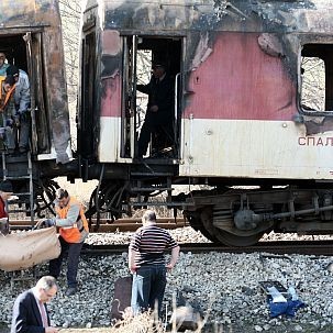 8 души загинаха при пожар във влака София-Кардам
