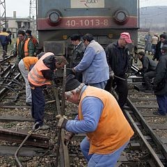 Товарен влак на частната  Българска железопътна компания  АД дерайлира край гара Синдел