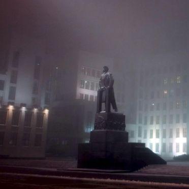 Статуята на Ленин пред парламента в Минск