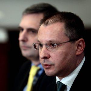 Премиерът Сергей Станишев и външният министър Ивайло Калфин при признаването на Косово