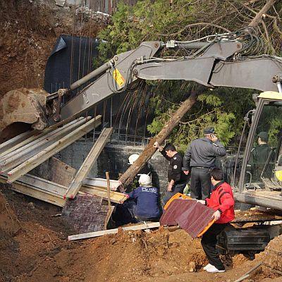 Кална маса погреба трима работници във Велико Търново